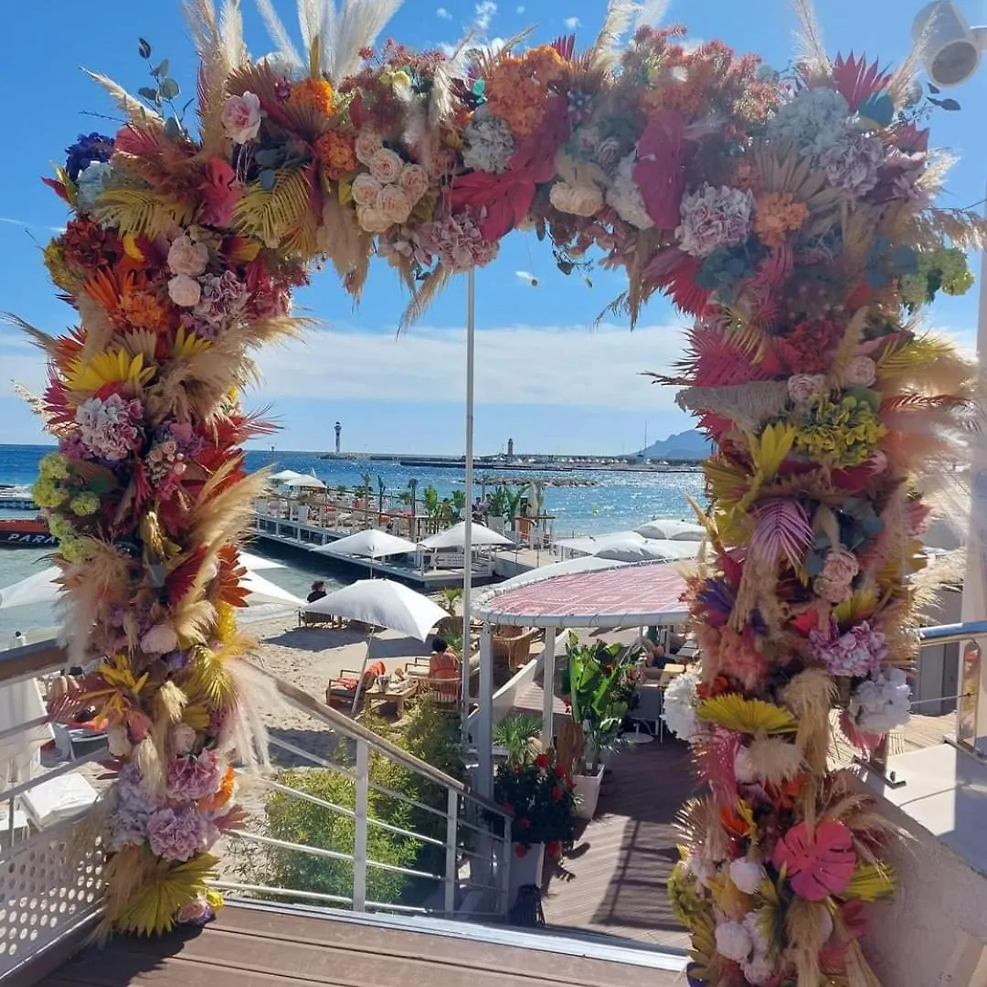 Cannes & More 0*,
